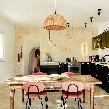 Trullo Badra Villa *